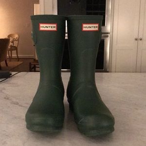Matte green Hunter rain boots.